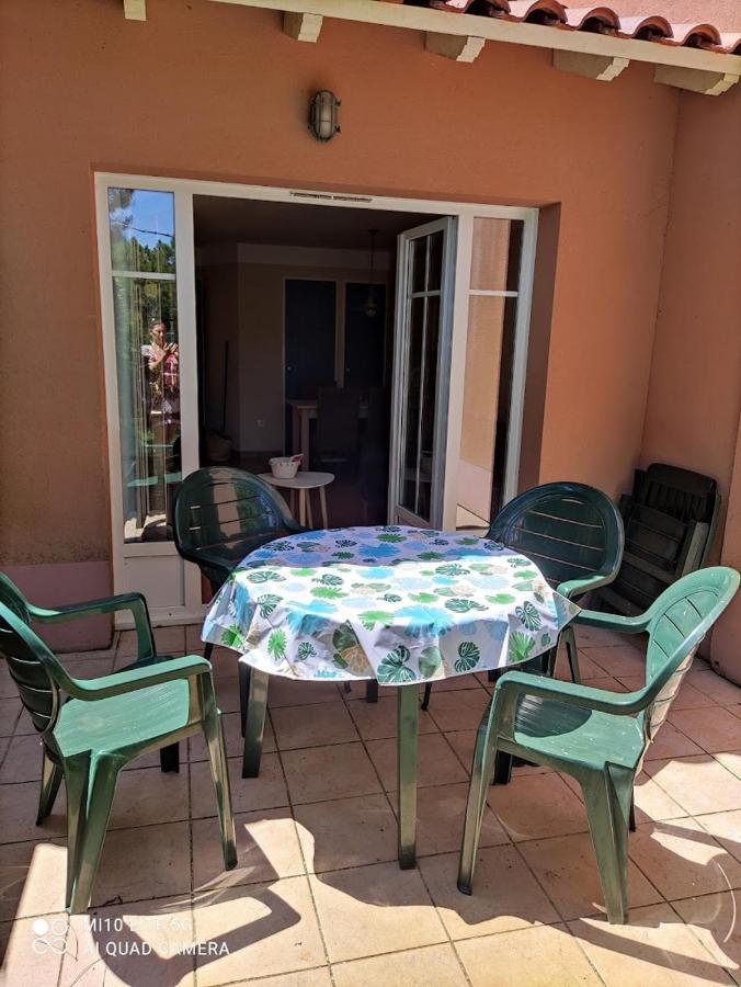 Petite Maisonnette Mitoyenne, Jardin Avec Terrasse Vue Pins Et Golf, Au Milieu De La Pinède, Piscine Chauffée Сasa de vacaciones *