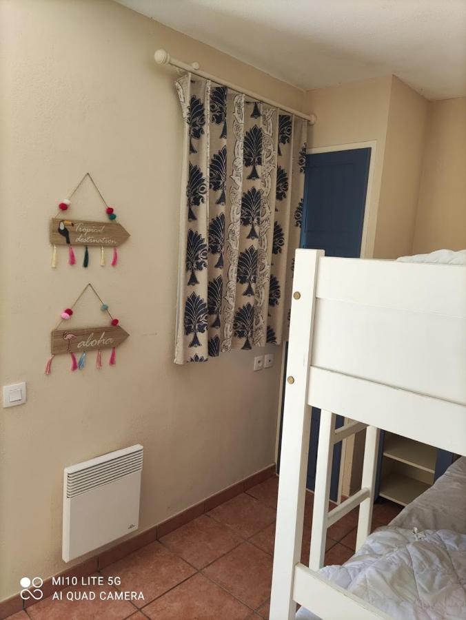 Petite Maisonnette Mitoyenne, Jardin Avec Terrasse Vue Pins Et Golf, Au Milieu De La Pinède, Piscine Chauffée * Lacanau