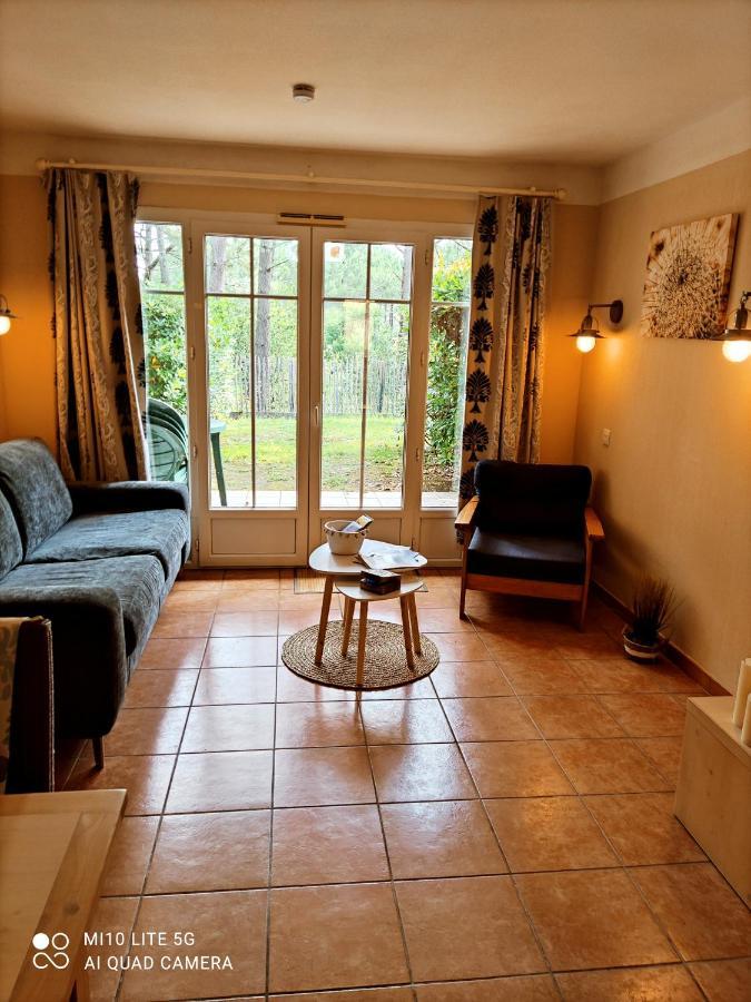 Сasa de vacaciones Petite Maisonnette Mitoyenne, Jardin Avec Terrasse Vue Pins Et Golf, Au Milieu De La Pinède, Piscine Chauffée *